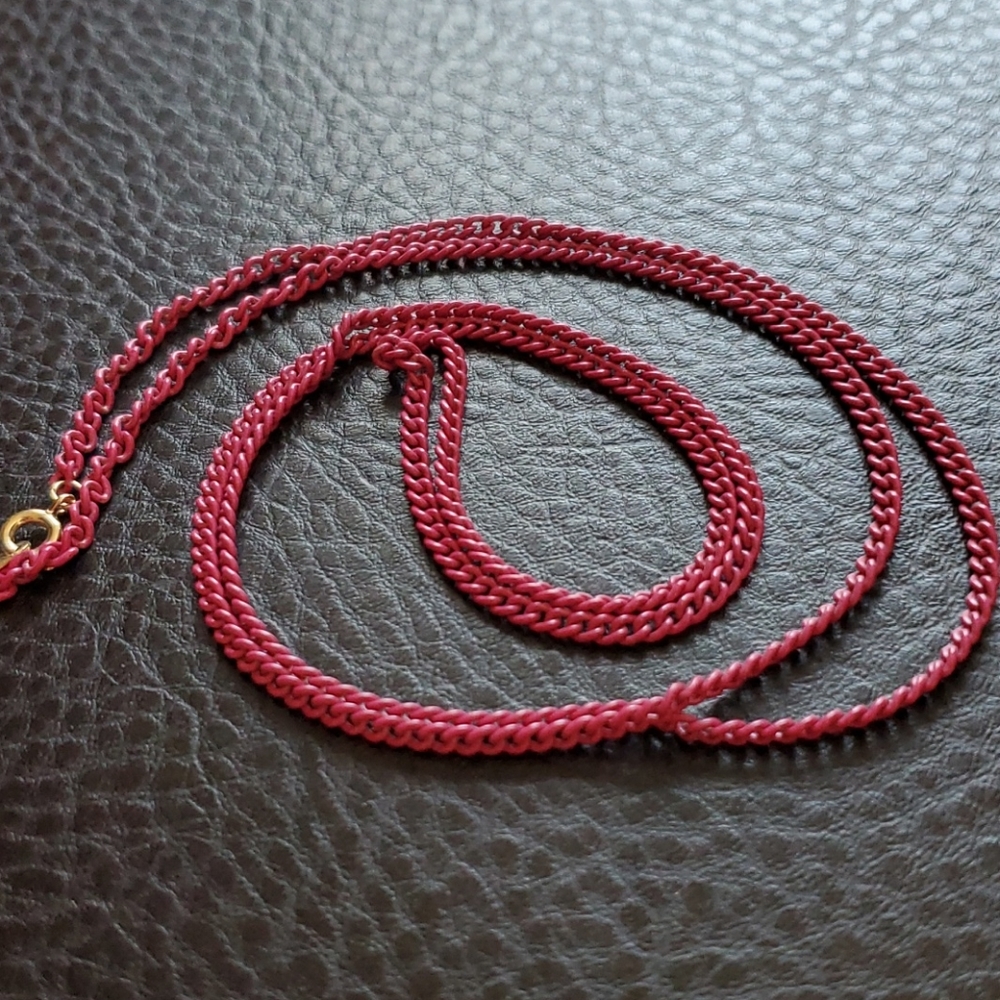 VTG Avon necklace